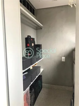 Imagem Lindo apartamento, totalmente reformado em rua charmosa e de fácil acesso para toda comodidade do b...