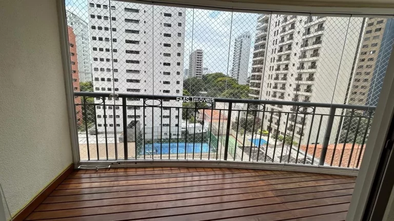 Imagem Apartamento para locação em Moema com 2 quartos, 1 suíte e 2 vagas de garagem