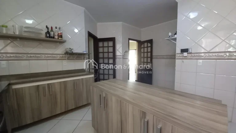 Imagem Linda casa em uma região de muito verde e tranquilidade, bolsão de chácaras perto da entrada de V...