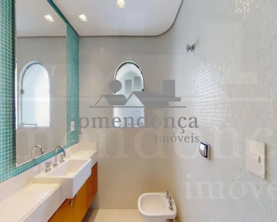 Imagem Apartamento na Vila Madalena com 2 suítes e 3 vagas, 216m²