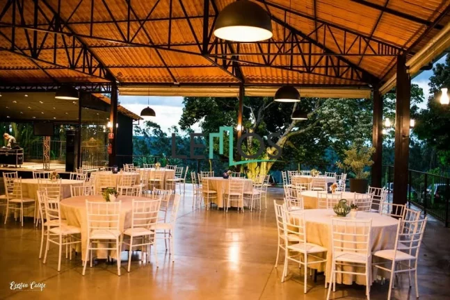 VENDE-SE CHACARA PARA EVENTOS ( EXCELENTE OPORTUNIDADE PARA INVESTIMENTO )