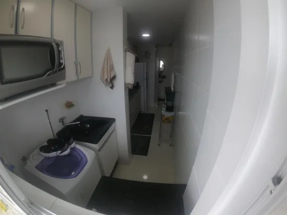Imagem Adriano Carpes vende apartamento, com 02 quartos, sendo 01 suíte, mobiliado em excelente localização na praia de Gravatá na cidade Navegantes, Santa Catarina próximo ao parque Beto Carrero.