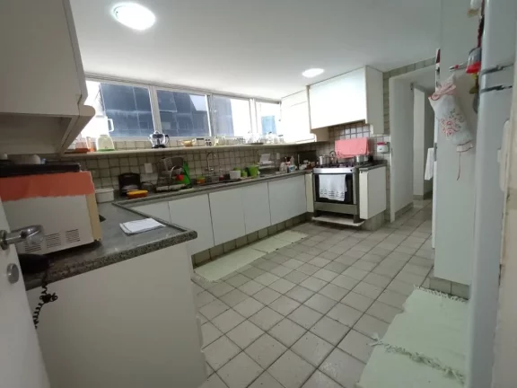 Imagem Apartamento de 270m² à venda, com 4 quartos (1 suíte), localizado em Piedade, Jaboatão dos Guararapes - Pernambuco.