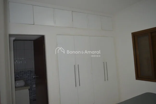 Imagem Linda casa com 3 quartos sendo 1 suíte com banheira de hidromassagem, armário embutido, sala de es...