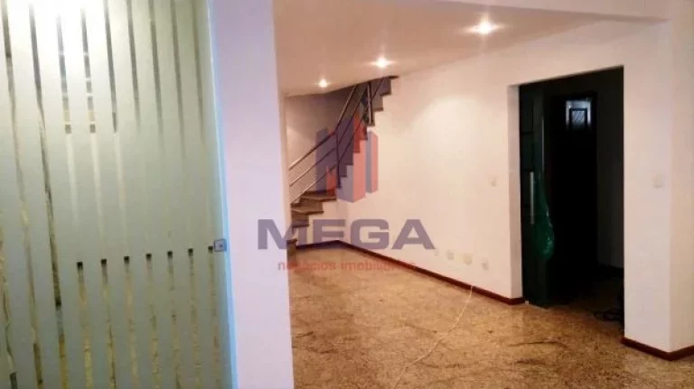Imagem Residência com sete banheiros, três cozinhas, cinco quartos, escritório, três salas e muito mais!