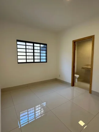 Imagem Casa De 2/4 C Suite No Forteville Em Goiania