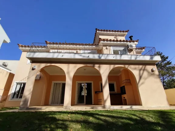 Casa em condomínio à venda em Vinhedo-SP, Condomínio Recanto dos Paturis: 3 quartos, 3 suítes, 2 salas, 4 banheiros, 4 vagas, 200 m².