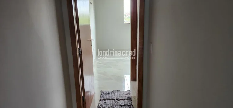 Imagem Casa no Colúmbia com 84m², 3 quartos (1 suíte), sala ampla, cozinha espaçosa, garagem para 2 camionetas e potencial de aproveitamento do subsolo.