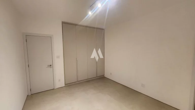 Imagem Apartamento de Luxo no Boqueirão – 4 Dormitórios a 3 Quadras da Praia!