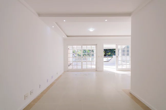Imagem Condomínio Edifício Santa Cecília - Apartamento Cobertura Duplex em Recreio dos Bandeirantes, Rio de Janeiro/RJ