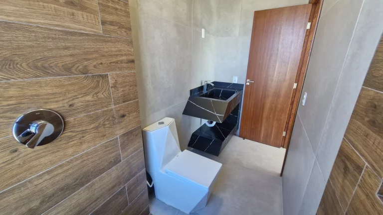 Imagem Oportunidade: Casa Alto Padrão à Venda no Bairro Ferraz em Garopaba-SC com Vista Mar!