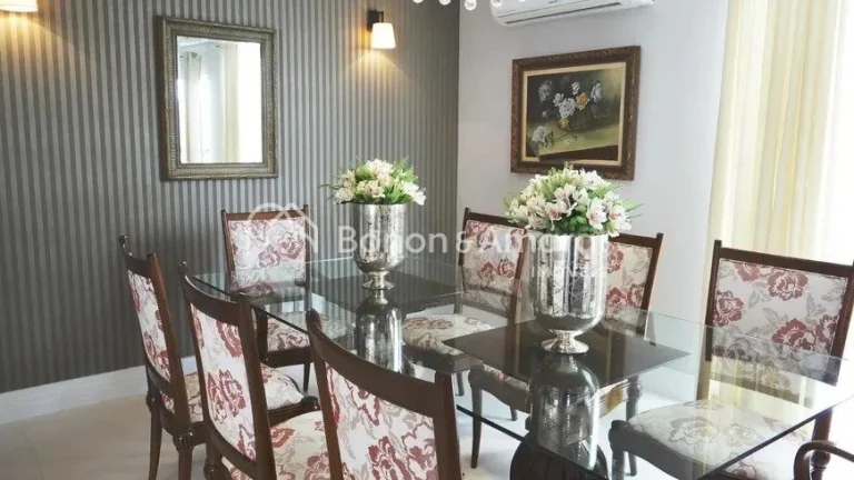 Imagem Espaçosa casa com área construída de 343 m². A residência possui living para vários ambientes,...