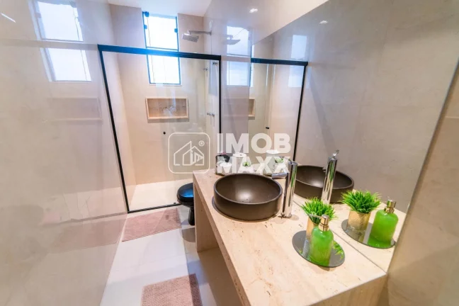 Imagem Luxuosa Casa no Cond. Quintas do Sol com 4 Suítes e 430m²