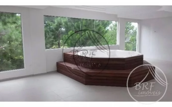 Imagem Vendo terreno em condomínio de alto padrão na praia de Moçambique