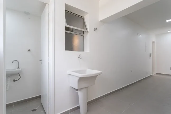 Imagem Apartamento 92M² Reformado, 3Q, 1 Suíte, 2 Banheiros, 2 Vagas, Varanda, Piscina, Churrasqueira, Academia, Salão de Festas e Jogos.