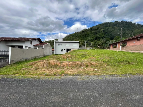 Imagem Casa com 2 dormitórios e Terreno de 596,46m² em Rodeio/SC