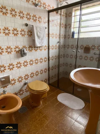 Imagem Sobrado no Sumaré, 4 dormitórios ( 1 Suíte), 3 vagas de garagem com portão automático, Churrasqueira. Região da Avenida Pompeia