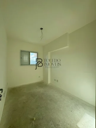Imagem Apartamento de 2 dormitórios sendo 1 suíte, prédio frente mar no bairro Vila Mirim - Praia Grande