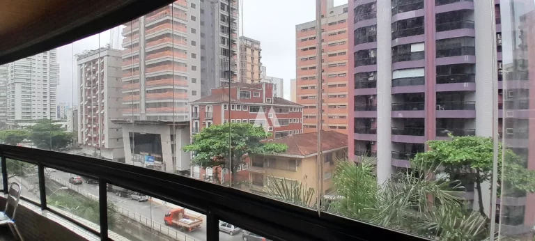 Imagem Apartamento à venda com 3 Suítes e na quadra da praia no Embaré de Santos/SP