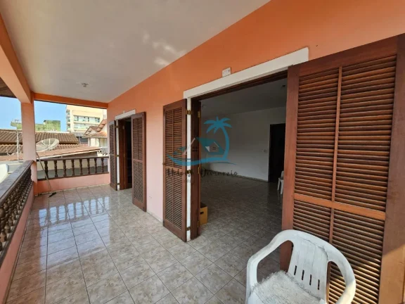 Imagem Casa assobradada com 215 m² de área construída a venda na região central de Ubatuba.