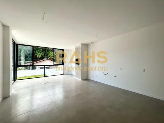 Imagem Ótimo sobrado geminado de ponta, novo, localizado no bairro Glória em Joinville, próximo a Confei...