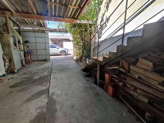 Imagem Sobrado para Venda em São José dos Pinhais, Ipê, 1 dormitório, 2 banheiros, 4 vagas