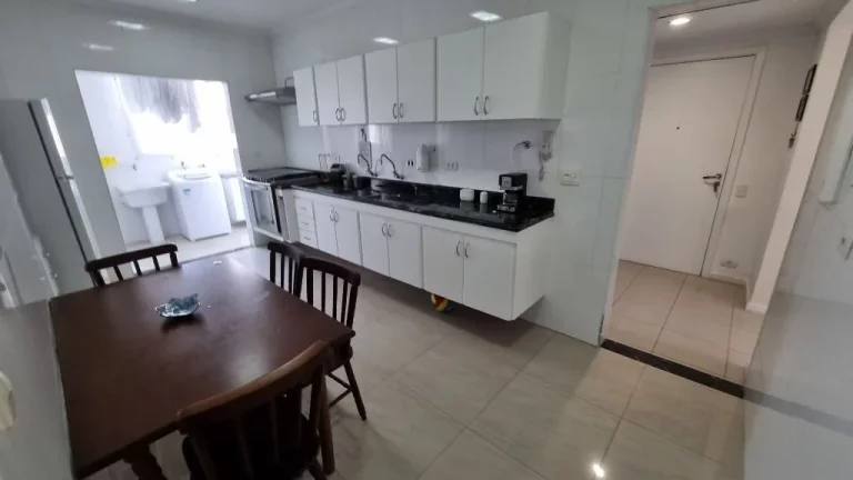 Imagem MARAVILHOSO APARTAMENTO NA PRAIA DE PITANGUEIRAS, 3 DORM. SENDO 1 SUÍTES, 1 VAGA DE GARAGEM, TOTALMENTE REFORMADO.