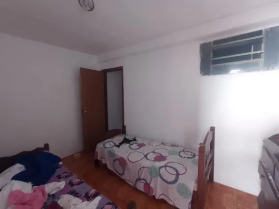 Imagem Descubra o conforto e a praticidade de viver no bairro Zilah Spósito, em Belo Horizonte! Esta casa encantadora oferece 200m² de área útil, distribuídos em ambientes amplos e bem iluminados, perfeitos