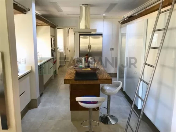 Imagem Apartamento de luxo no Itaim Bibi, São Paulo-SP: 3 quartos, 3 suítes, 3 salas, 5 banheiros, 4 vagas de garagem, 261m² de área.