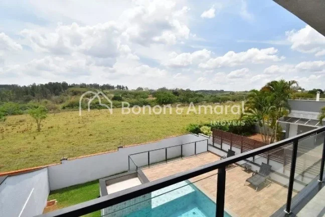 Imagem Esta elegante residência, construída há apenas 2 anos, está situada em um terreno de 450m² e po...