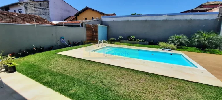 Imagem Luxo e Conforto: Casa de Alto Padrão à Venda no Jardim Britânia, Caraguatatub