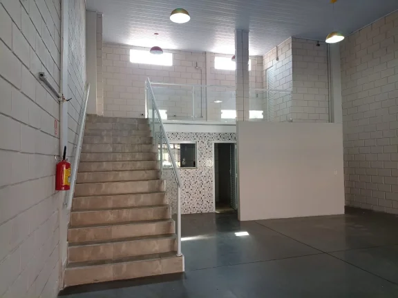 Imagem Sala Comercial para Locação em Votorantim-SP, Real Parque II: 1 Sala, 2 Banheiros, 150,00m² de Área, 1 mezanino.