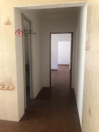 Imagem Sobrado à Venda em Santo Andr?(C) com 2 dormitórios , sala, cozinha, banheiro e lavanderia,com garagem coberta para dois carros. Fundos com quintal gran