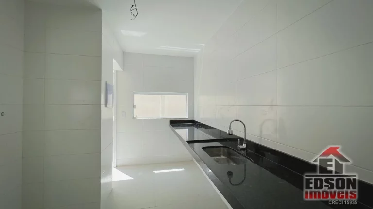 Imagem À venda casa em condomínio com 3 quartos, sendo 1 suíte e 2 demi-suíte