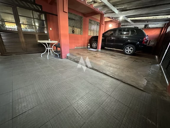 Imagem Casa com 4 quartos e 6 banheiros à Venda, 347 m² por R$ 1.100.000