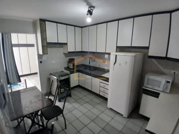 Imagem Apartamento com 70m², dispõe de 2 dormitórios, 1 banheiro, sala ampla, cozinha com planejados, ar...