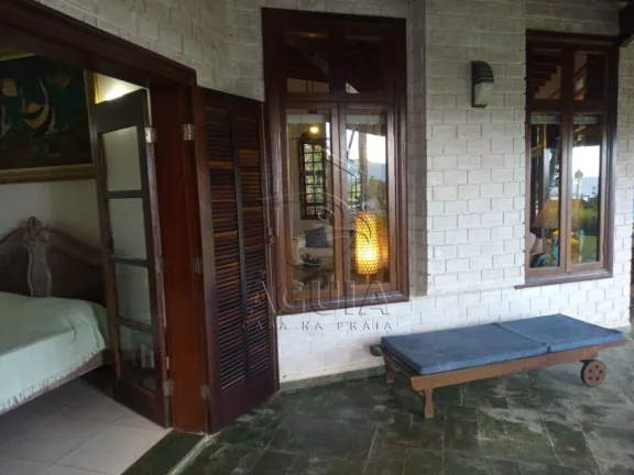 Imagem Casa pé na areia na Praia da Lagoinha em condomínio alto padrão!