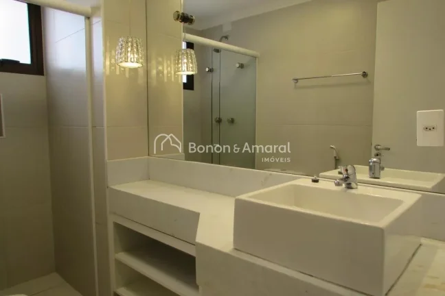 Imagem Imóvel espaçoso com 3 dormitórios, sendo 2 suítes, além de 3 banheiros no total. Bem equipado, ...