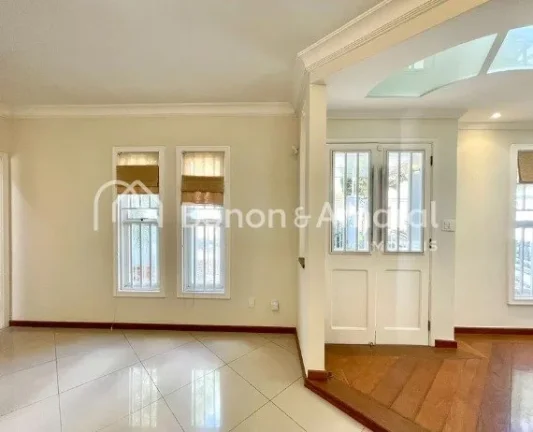 Imagem **UMA CASA PARA CHAMAR DE OÁSIS!**

Situada em uma localização privilegiada, próximo a padarias,...