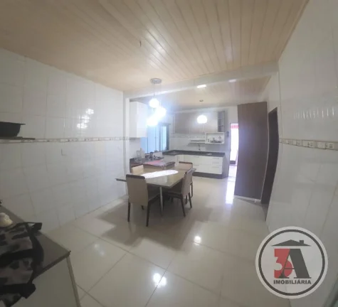 Imagem Casa 4/4 com Piscina Zona Sul