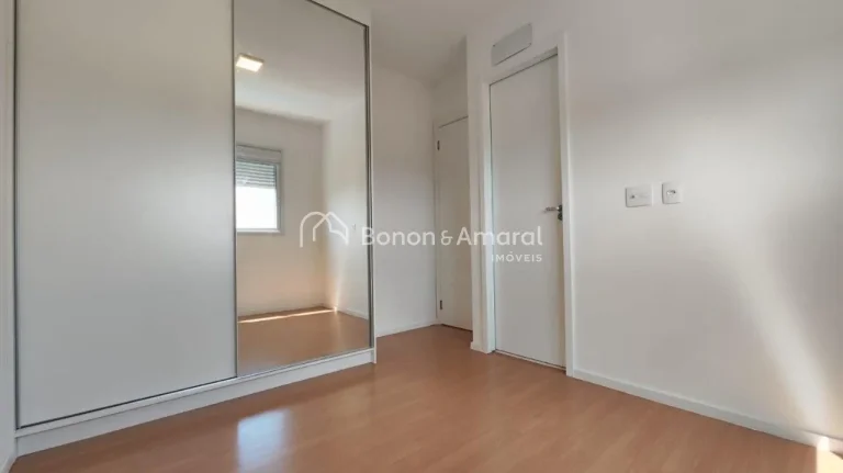 Imagem Este charmoso apartamento oferece uma suíte aconchegante e um living espaçoso para até três ambi...