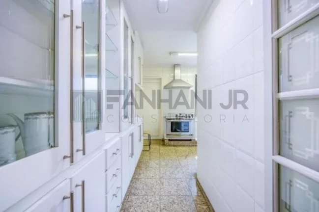 Imagem Apartamento de Luxo para Locação em Moema, São Paulo-SP: 3 quartos, 3 suítes, 2 salas, 4 banheiros, 220m² de área.