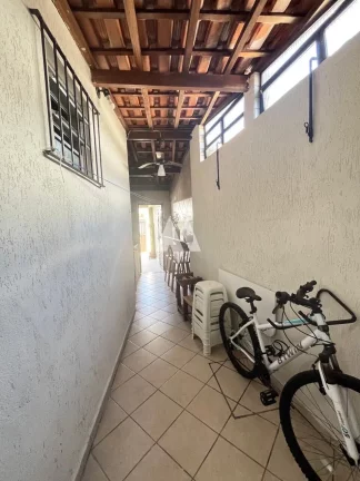 Imagem Casa geminada com churrasqueira em São Vicente!