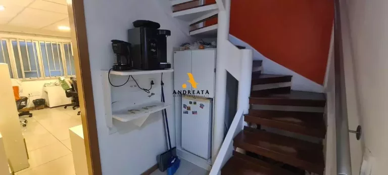 Imagem Barra Da Tijuca - Cond O2 Corporate - Vendo Maravilhosa Loja Triplex com 78m² totalmente reformada pronta para uso!