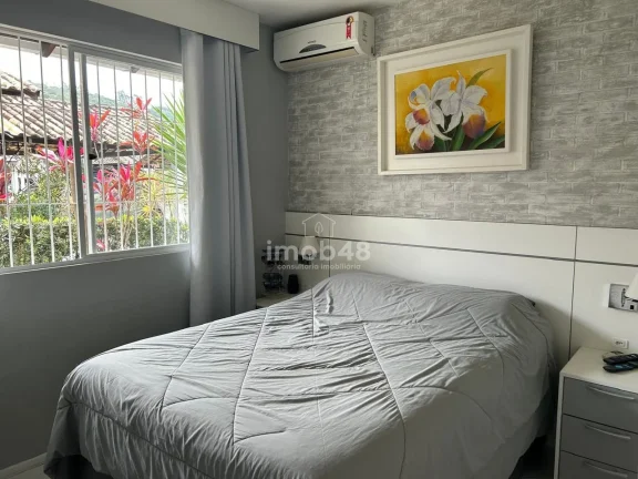 Imagem Casa em Forquilhinhas - 2 Dormitórios, 72m² por R$350.000