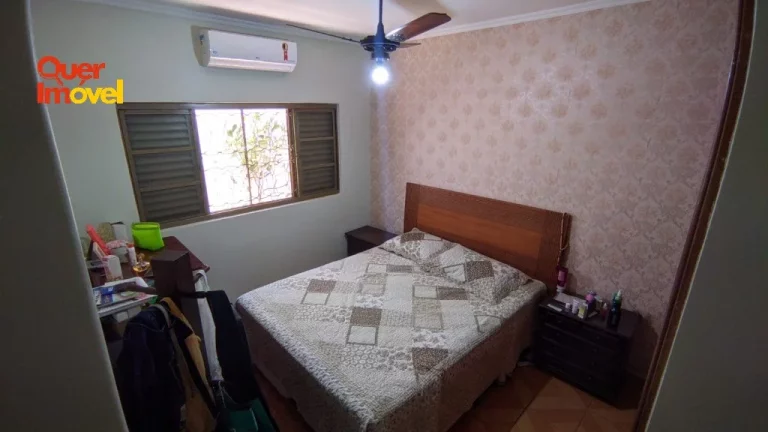 Imagem Casa no Jardim Independência: 4 quartos, 2 suítes, 3 salas, 2 vagas, 215m². Imperdível em Ribeirão Preto-SP! Acesse Quer Imóvel Negócios Imobiliários.