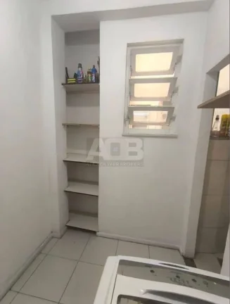 Imagem Apartamento à venda em Copacabana, com 85m2, 2 quartos + Dependências.