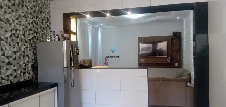 Casa à venda localizada na Rua Trinta e Três, com 220m² de área total. Possui 3 quartos, sendo 1...