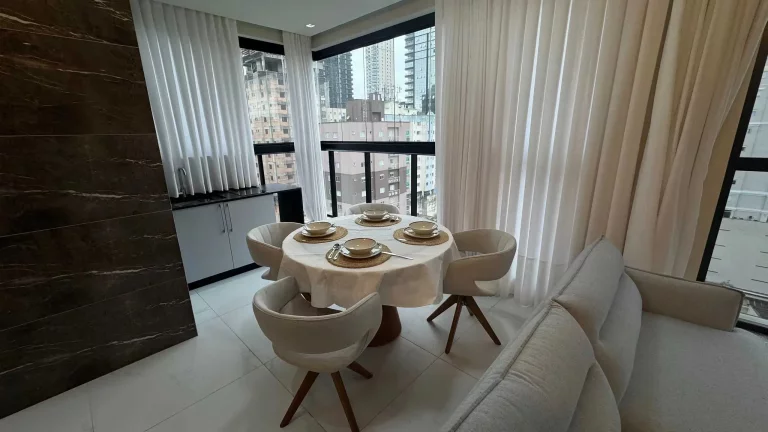 Imagem Apartamento com 3 dormitórios sendo 2 suítes e 2 vagas de garagem em Meia Praia Itapema/SC