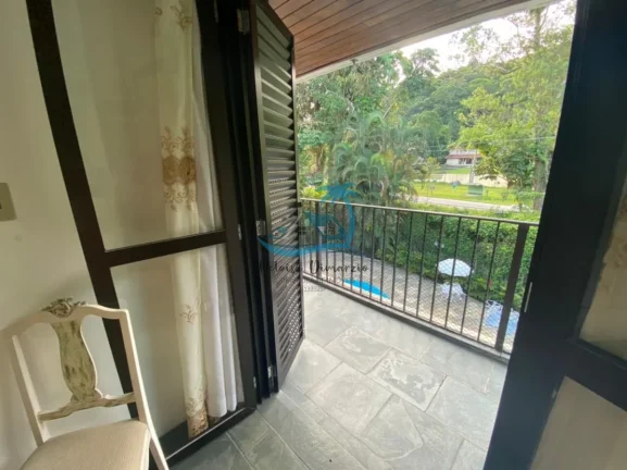 Imagem Belíssimo apartamento com 3 dormitórios na Praia da Enseada em Ubatuba - ao lado da praia, mais ou menos 50 metros do mar.